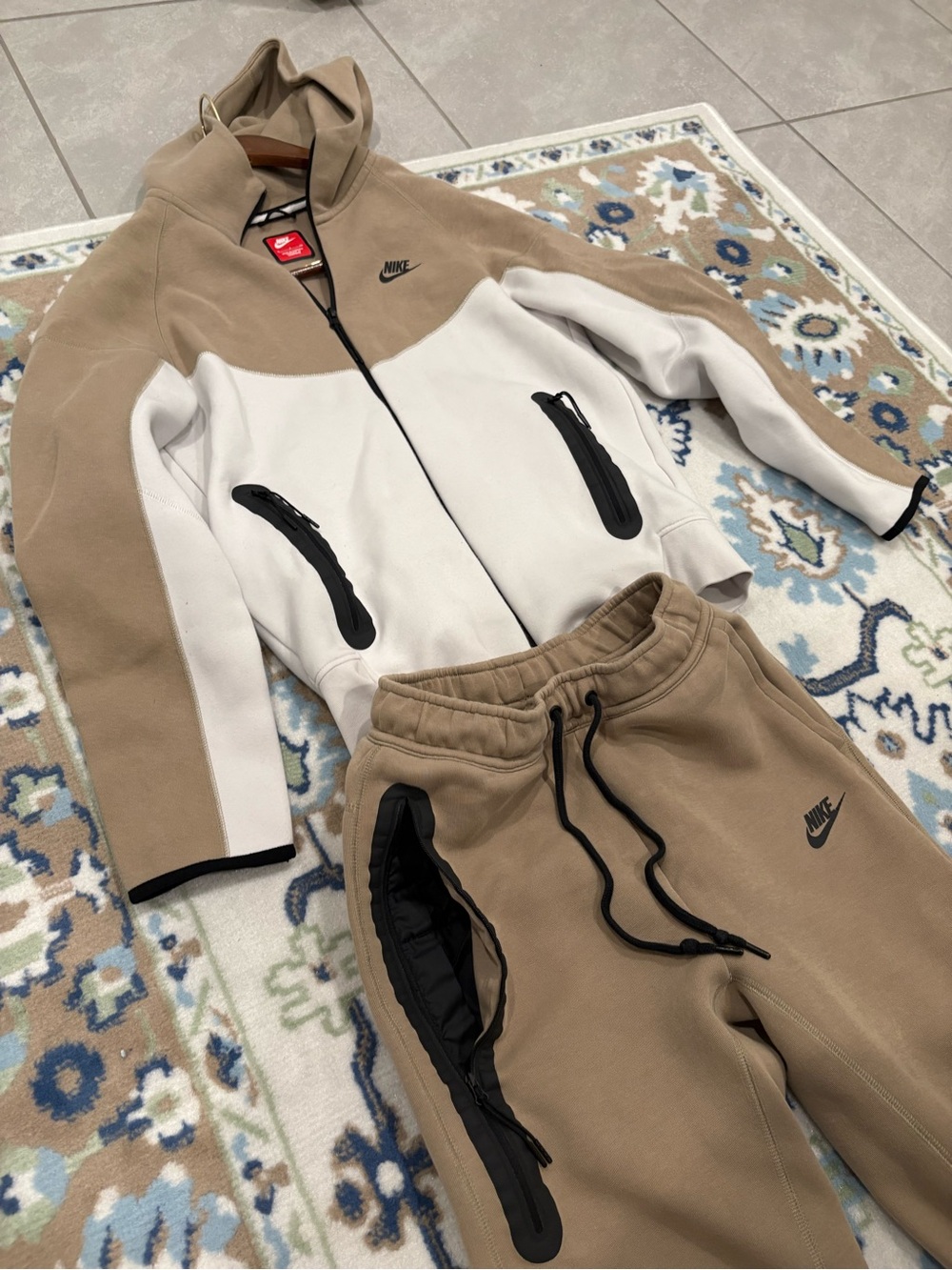 Nike Two-Tone Tech Fleece Full Zip Jacket + Sweatpants Set, Mens Small